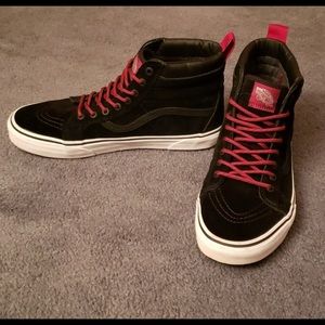 Vans MTE waterproof and super comfy. Really unique color way and rarely seen.